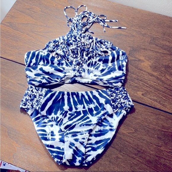 NWOT💙MIKOH SWIM🤍MACRAME TIE DYE HALTER TOP BIKINI SET - Picture 4 of 13